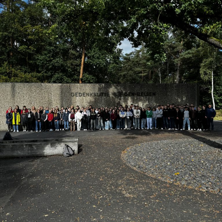 Bergen_Belsen_Gruppenfoto